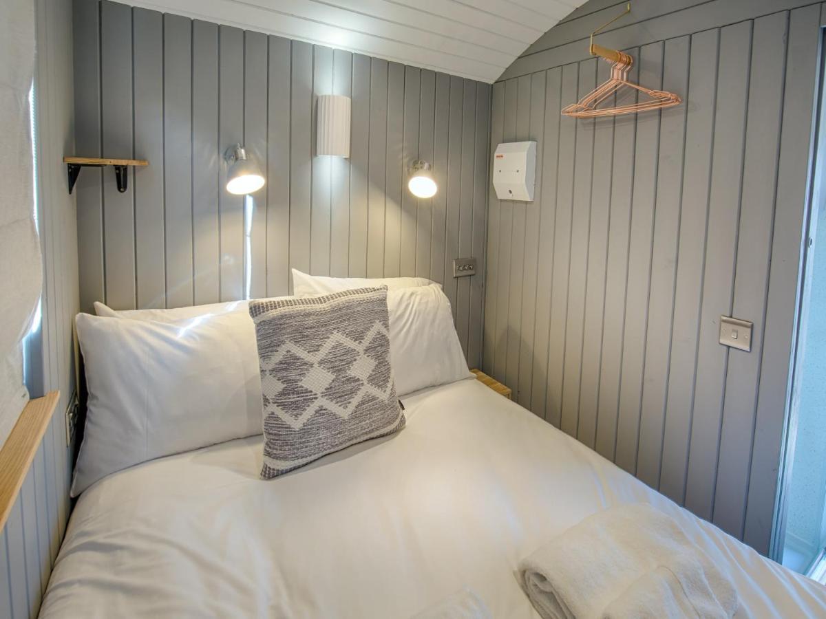 Pass The Keys Whitstable Shepherds Hut Minutes From The Harbour Villa Exterior photo