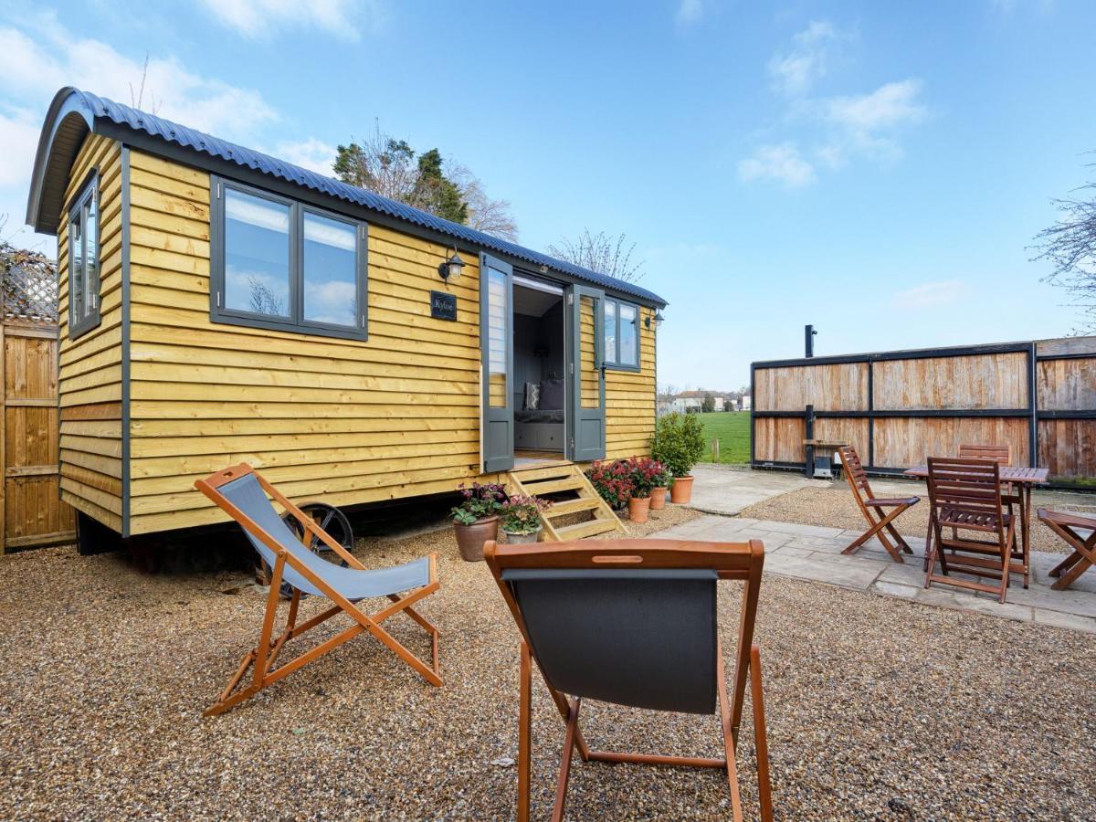 Pass The Keys Whitstable Shepherds Hut Minutes From The Harbour Villa Exterior photo