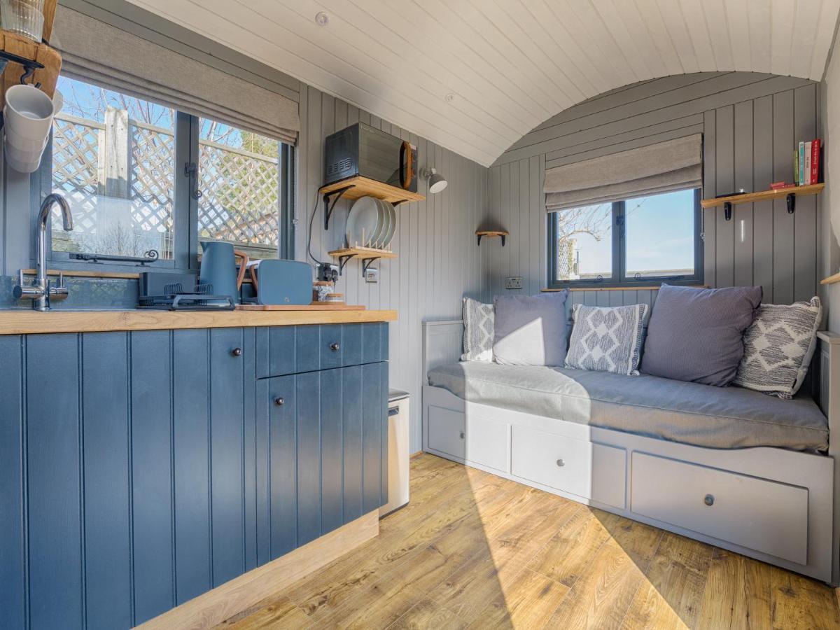 Pass The Keys Whitstable Shepherds Hut Minutes From The Harbour Exterior photo