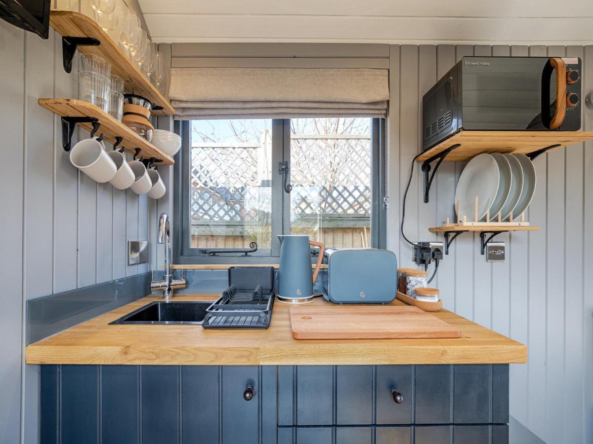 Pass The Keys Whitstable Shepherds Hut Minutes From The Harbour Exterior photo