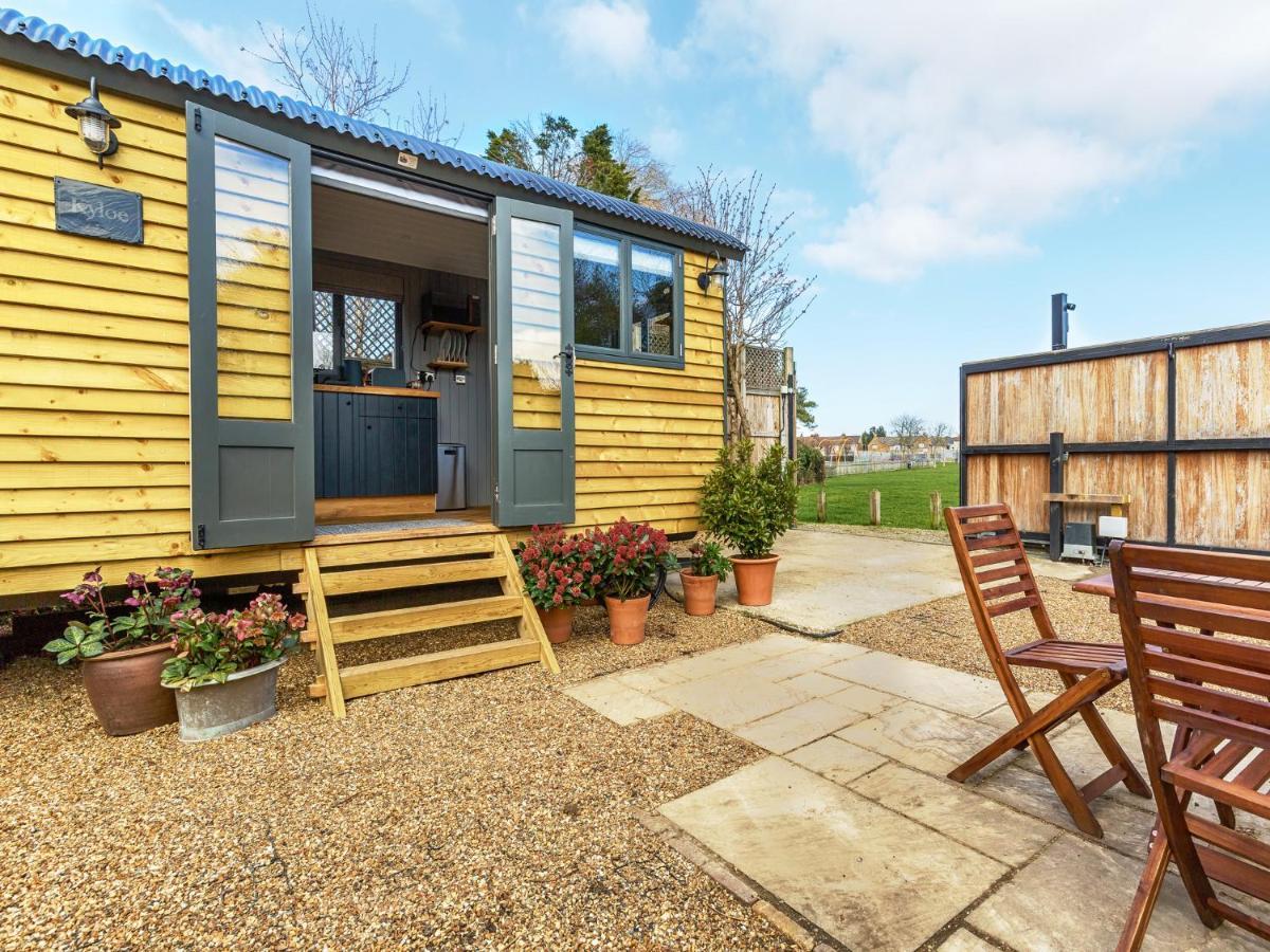 Pass The Keys Whitstable Shepherds Hut Minutes From The Harbour Exterior photo